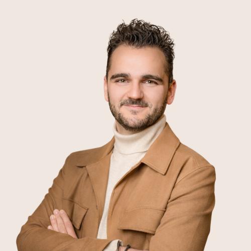 Mario C. - Rédacteur · Créateur de Contenu · Community Manager